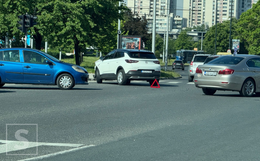 Vozači, oprez: Saobraćajna nesreća u Sarajevu