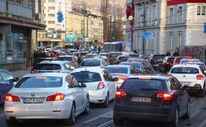 Vozači, oprez: Nove kamere u Sarajevu - bilježe nepropisno parkiranje na autobuskim stajalištima