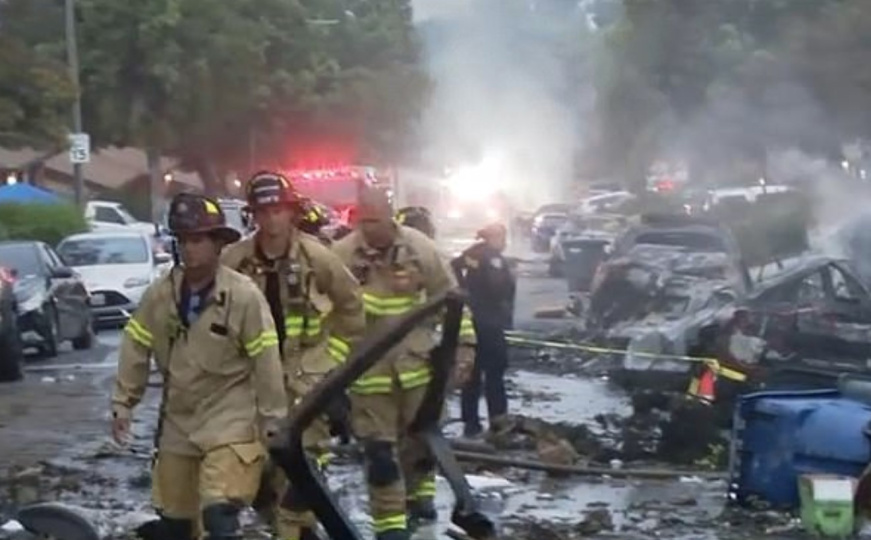 Srušio se avion u San Diegu: 'Mlazno gorivo je posvuda', gori najmanje 15 kuća