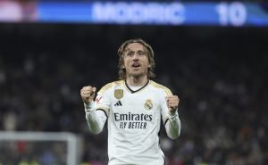 Suze, aplauzi i ogroman dres na centru: Bernabéu se oprostio od Luke Modrića uz ovacije 80.000 ljudi