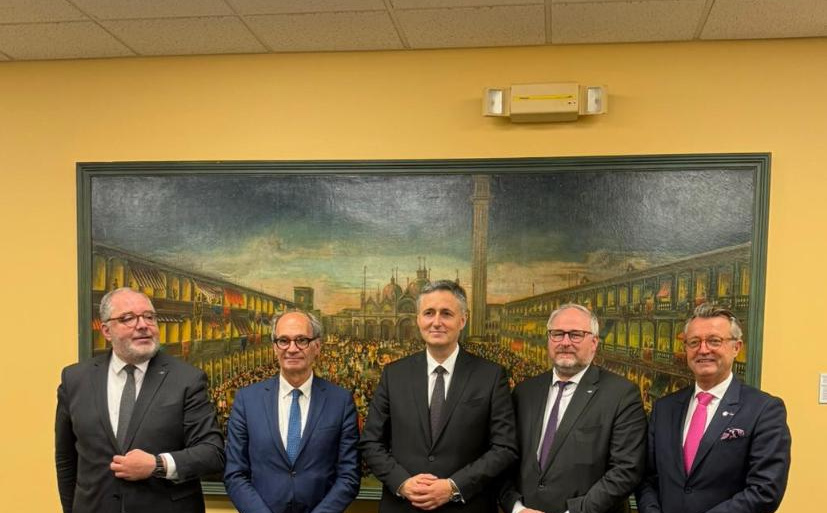 Bećirović sa francuskim parlamentarcima: Upozorio na ustavne napade u BiH koji ugrožavaju mir