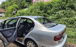 Izbjegnuta veća nesreća: Zbog pucanja vodovodne cijevi Goraždanki uništen automobil