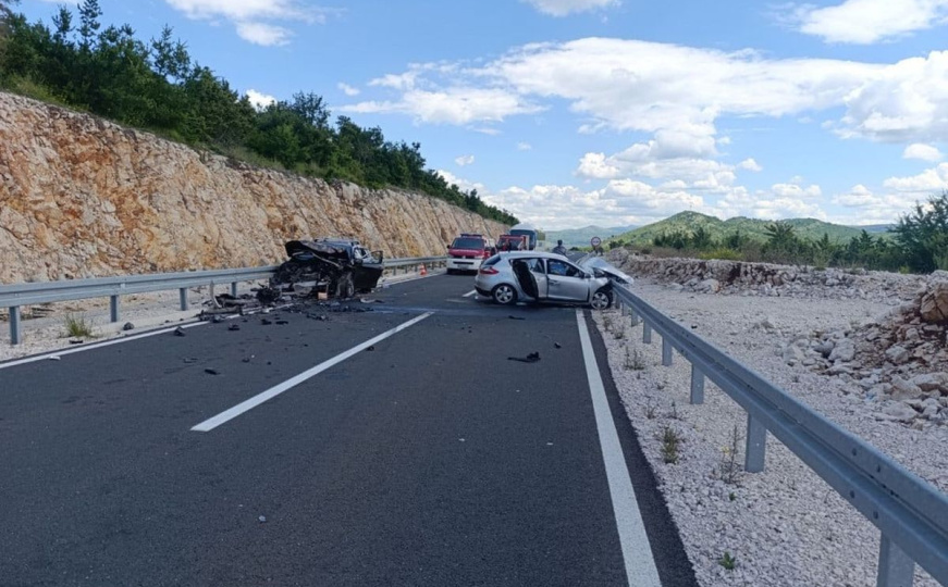 Teška saobraćajna nesreća kod Neuma: Jedna osoba poginula, pet ih povrijeđeno