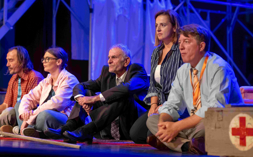 Devet vrhunskih glumaca oživljava duh Sarajeva: Ne propustite u subotu predstavu "Konačari"