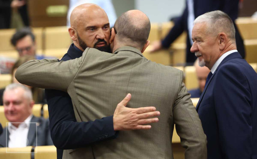 Počinje sjednica Parlamenta FBiH: Pogledajte ko je sve došao