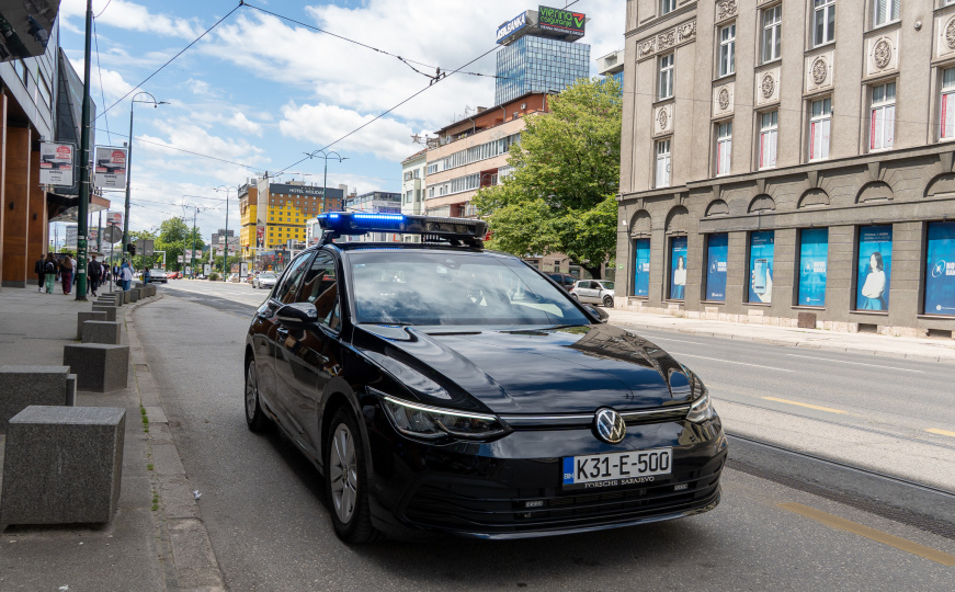Novi presretači na ulicama Sarajeva: MUP predstavio vozila sa 9 kamera koja snimaju sa svih strana