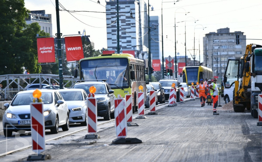 Saobraćajni kolaps u Sarajevu: Ogromna gužva na Obali zbog radova, vozi se jednom trakom