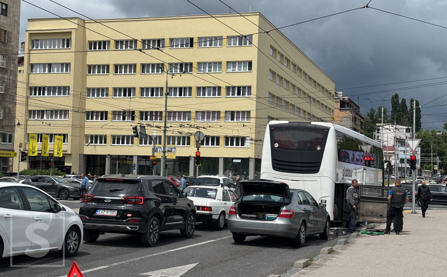 Saobraćajni kolaps u centru Sarajeva: Kvar autobusa stvorio ogromne gužve