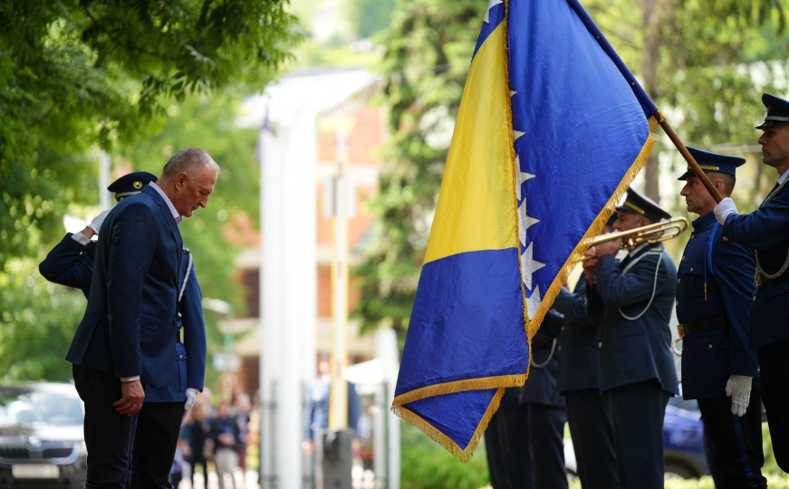 Zukan Helez o promociji podoficira: 'Nema ništa časnije nego služiti domovini Bosni i Hercegovini'