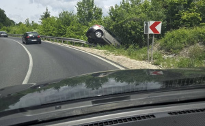 Nesreća na Nišićima: Automobil sletio sa kolovoza