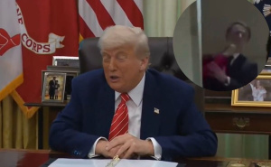 Trump komentirao viralni snimak Macrona i supruge: 'Vrata uvijek moraju biti zatvorena'