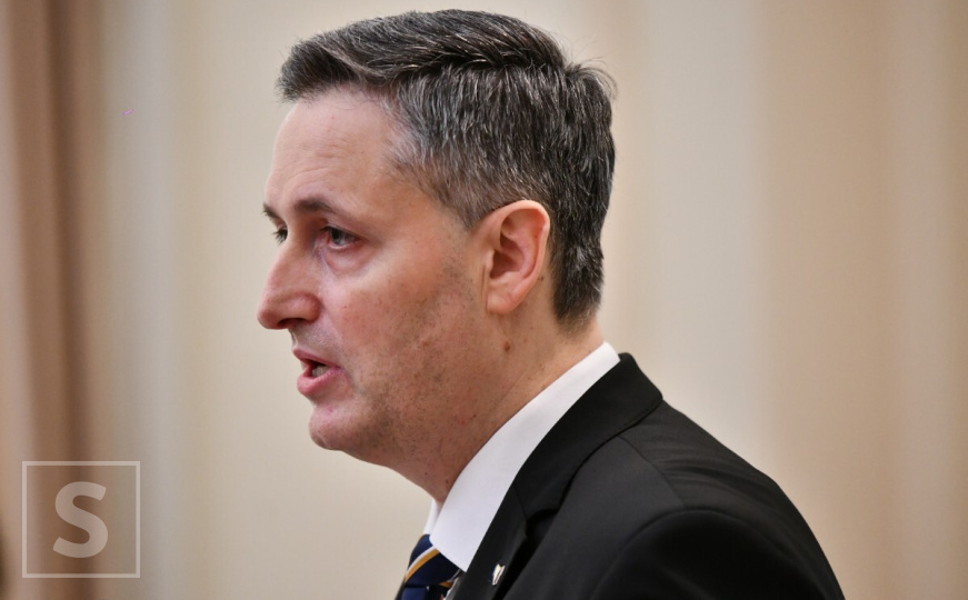 Dan bijelih traka: Denis Bećirović poziva na istinu i pravdu za žrtve Prijedora