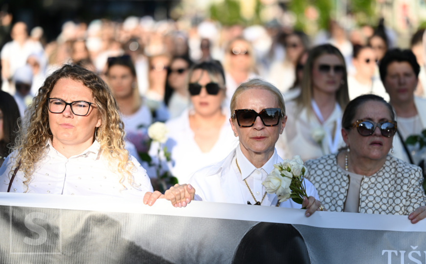 'Tiha ženska akcija' u Sarajevu: Žene SDA izvele javni performans povodom Dana bijelih traka