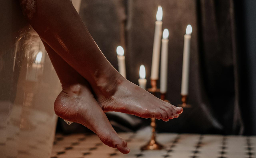 Zaboravite na skupe tretmane: Uz ova 3 sastojka iz kuhinje ispucale pete postat će prošlost