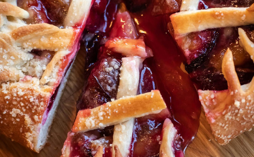 Recept koji osvaja na prvi zalogaj: Starinska pita s trešnjama je desert nad desertima