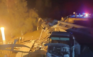 Urušila se dva mosta u Rusiji: S jednog pao voz pun putnika, najmanje sedam mrtvih