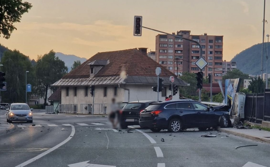 U Sloveniji poginuo državljanin BiH (23), nesreću skrivio pijani vozač: Sedam osoba povrijeđeno