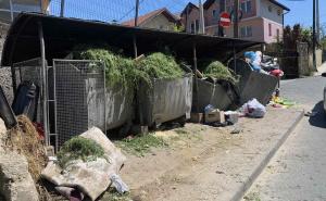 Nema mjesta za smeće: Izgleda da pojedini građani Sarajeva ne znaju za šta služe kontejneri