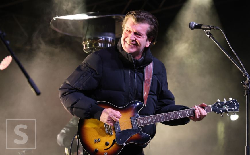 Bezvremenska melodija i Bajagin jedinstven glas: Uživajte uz hit "Sa druge strane jastuka"