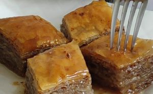 Baklava s lješnjacima i tamnom čokoladom: Mirisna poslastica za posebne trenutke