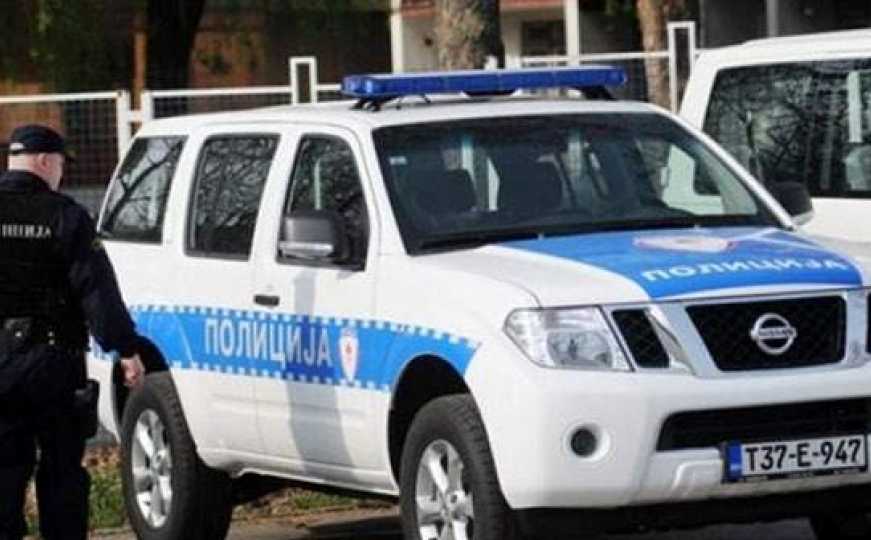 Pijan uletio u kafanu u Banjoj Luci: Prvo pretukao gosta, pa drugog napao nožem