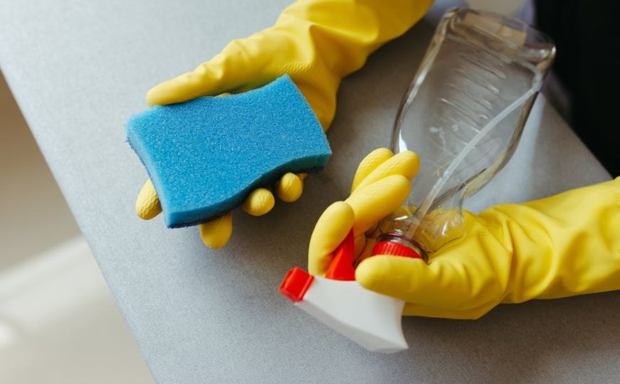 Mnogi ne znaju ovaj trik: Za šta se koriste različite boje kuhinjske spužve?