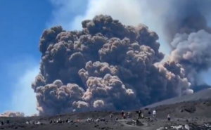 Dim visok nekoliko kilometara: Ogromna vulkanska erupcija u Italiji, turisti bježe glavom bez obzira