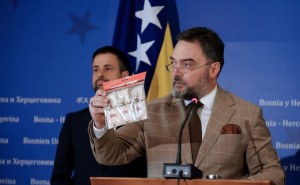 Košarac u Sarajevo donio zamku za pacove i poručio: 'Trebate vratiti bagere, ali iz drugog razloga'