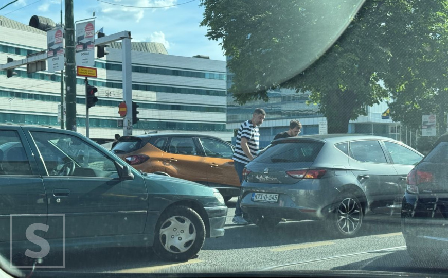 Nesreća na glavnoj cesti u Sarajevu: Nastale ogromne gužve, saobraćaj gotovo paraliziran