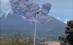 Turisti koji su svjedočili erupciji vulkana Etna: "Desilo se odjednom, ogroman dim, strašna buka"