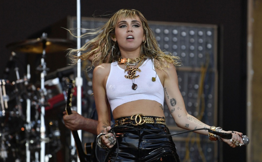 Miley Cyrus - Easy Lover