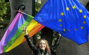 Rastući trend u Njemačkoj: Više od 50.000 djece živi u 'duginim' porodicama