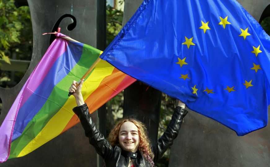 Rastući trend u Njemačkoj: Više od 50.000 djece živi u 'duginim' porodicama