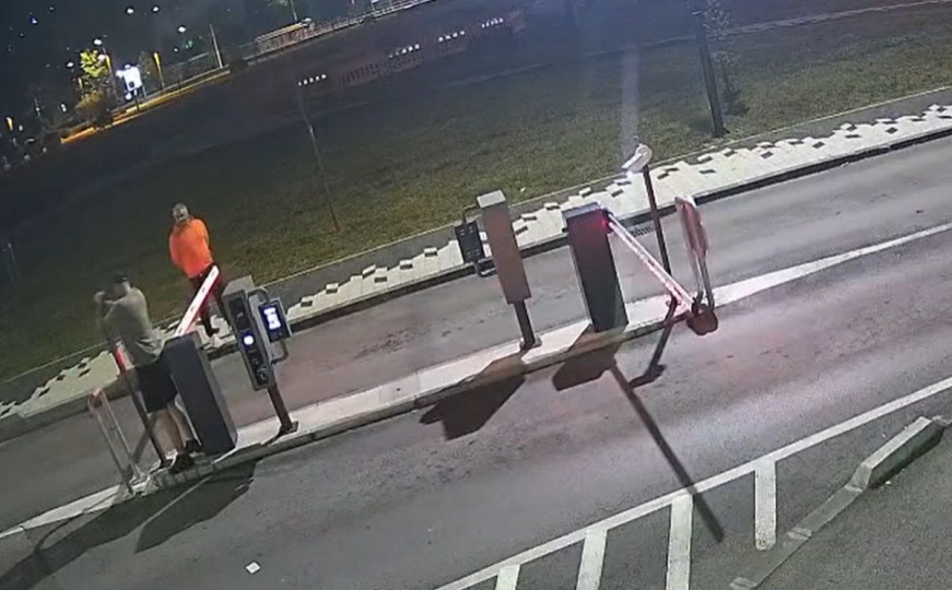 Krađa ispred sarajevske džamije: Prepoznajete li počinioce?