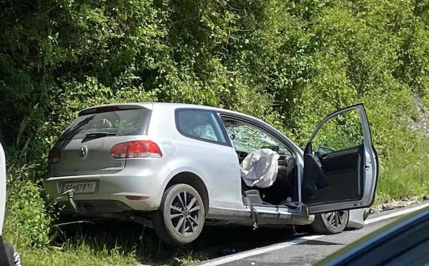 Detalji nesreće kod Sarajeva: Dva muškarca povrijeđena, saobraćaj se odvija naizmjenično