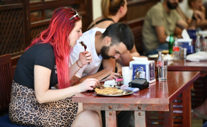Ćevapi u Sarajevu poskupjeli: Obišli smo poznate ćevabdžinice na Baščaršiji i provjerili cijene