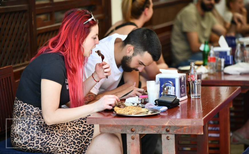 Ćevapi u Sarajevu poskupjeli: Obišli smo poznate ćevabdžinice na Baščaršiji i provjerili cijene