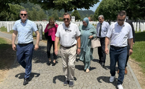 Haris Silajdžić posjetio Potočare: Razgovarao s Majkama Srebrenice