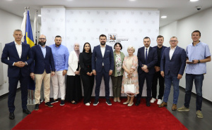 Sastanak na Ilidži: Zastupnici sa svih nivoa vlasti za zatvaranje kampa u Blažuju