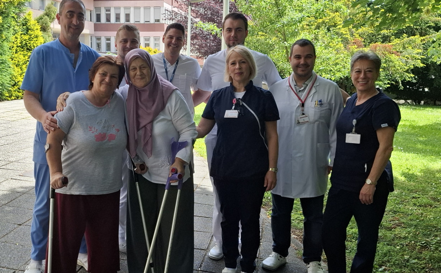 Opća Bolnica Sarajevo: Prvi put urađena operacija ugradnje endoproteze u oba koljena