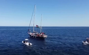 Ko se nalazi na humanitarnom brodu Madleen?