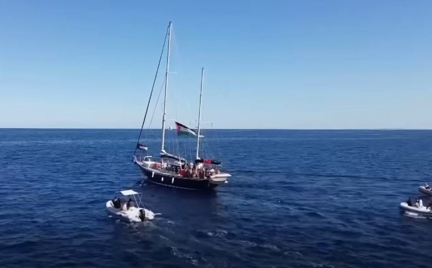 Ko se nalazi na humanitarnom brodu Madleen?