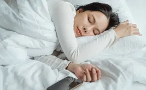 Nevidljivi gosti na vašem licu: Grinje koje noću "tulumare" u vašim porama imaju svoju funkciju