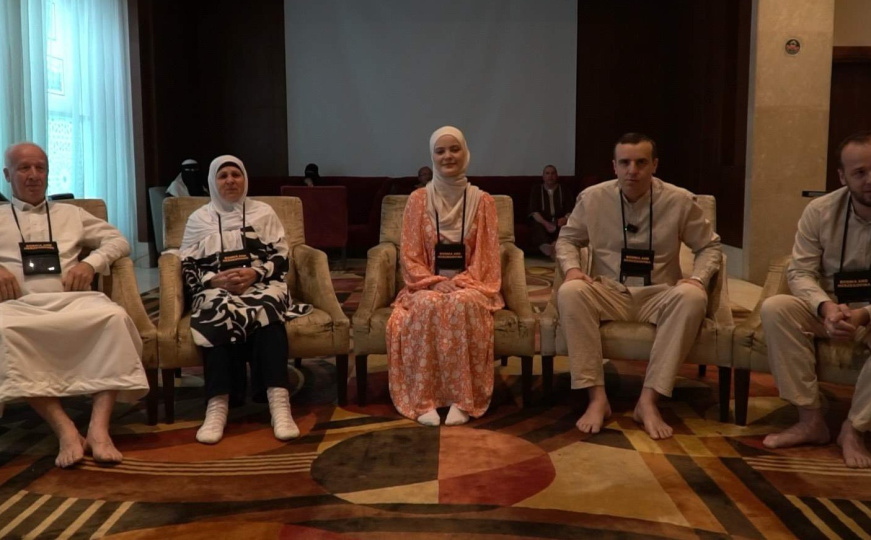 Petočlana porodica iz Sarajeva na hadžu: 'Ovo je najbolja hedija koju smo mogli dati roditeljima'