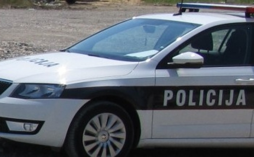 Još jedna tragična nesreća u BiH: Prevrnuo se traktor, poginuo 52-godišnjak