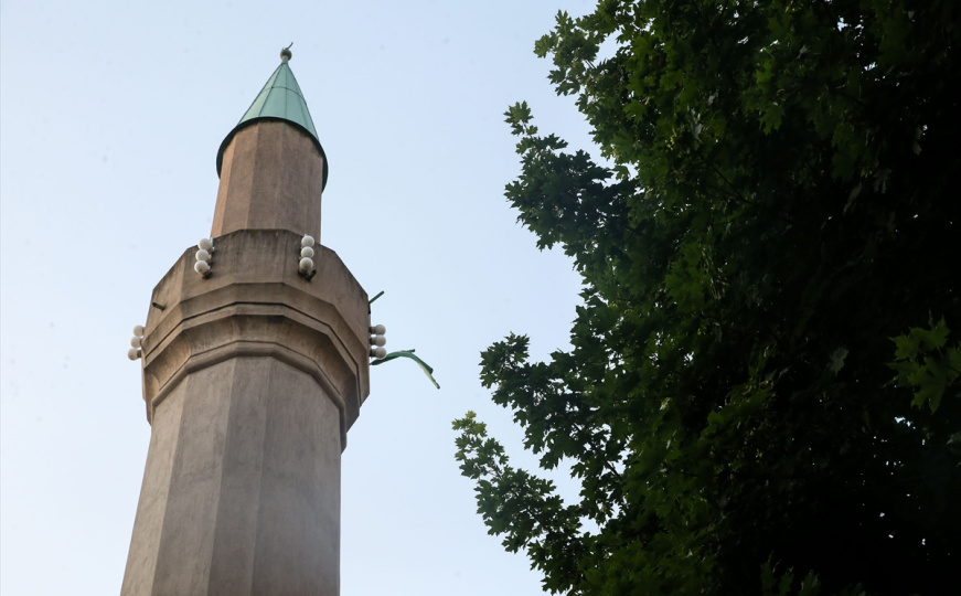 Klanjan bajram-namaz u Beogradu: Pogledajte atmosferu iz Bajrakli džamije