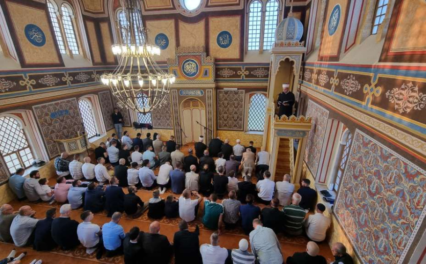 Kurban-bajram u Tuzli: "Previše je tuge, brige i straha. Zacijelimo otvorene rane ljubavlju"