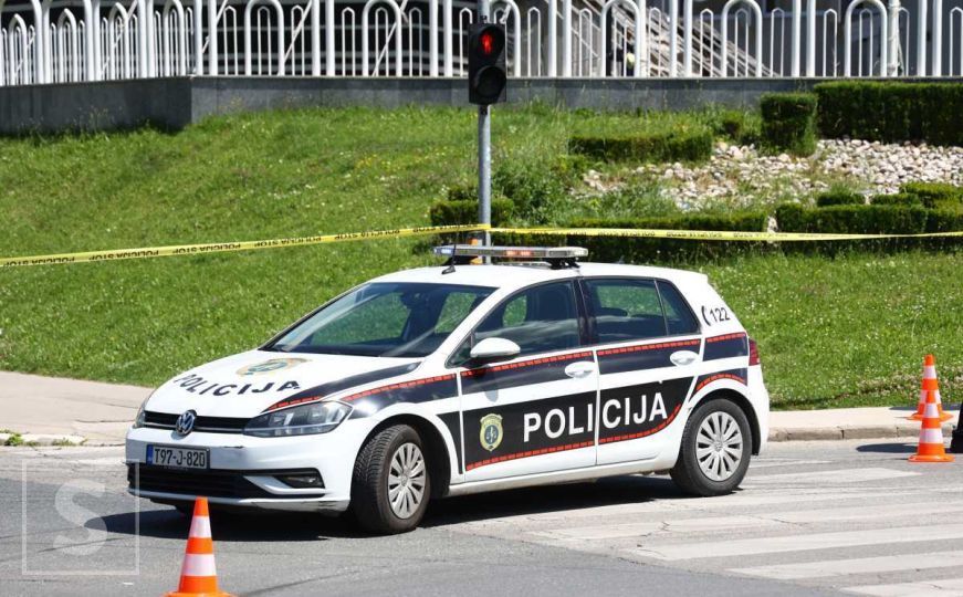 Saobraćajna nesreća u Sarajevu: Jedna osoba povrijeđena i prevezena na KCUS