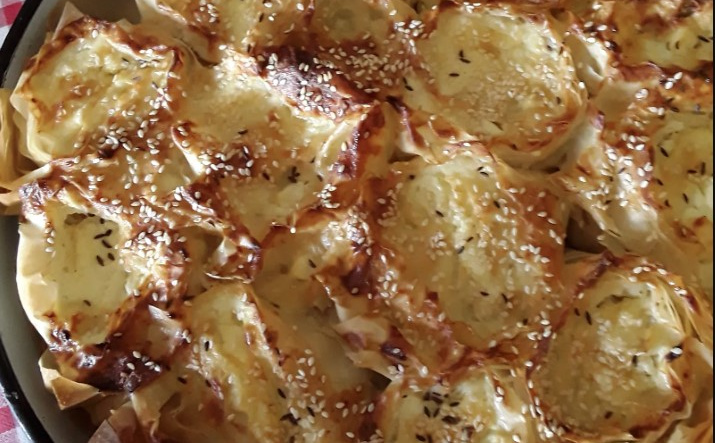 Nemate ideju za brz i ukusan ručak? Isprobajte neodoljivu pitu sa sirom – spremna za 40 minuta