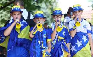 Cijela Zenica u dresovima Zmajeva: Od najmlađih do najstarijih - pogledajte atmosferu pred utakmicu